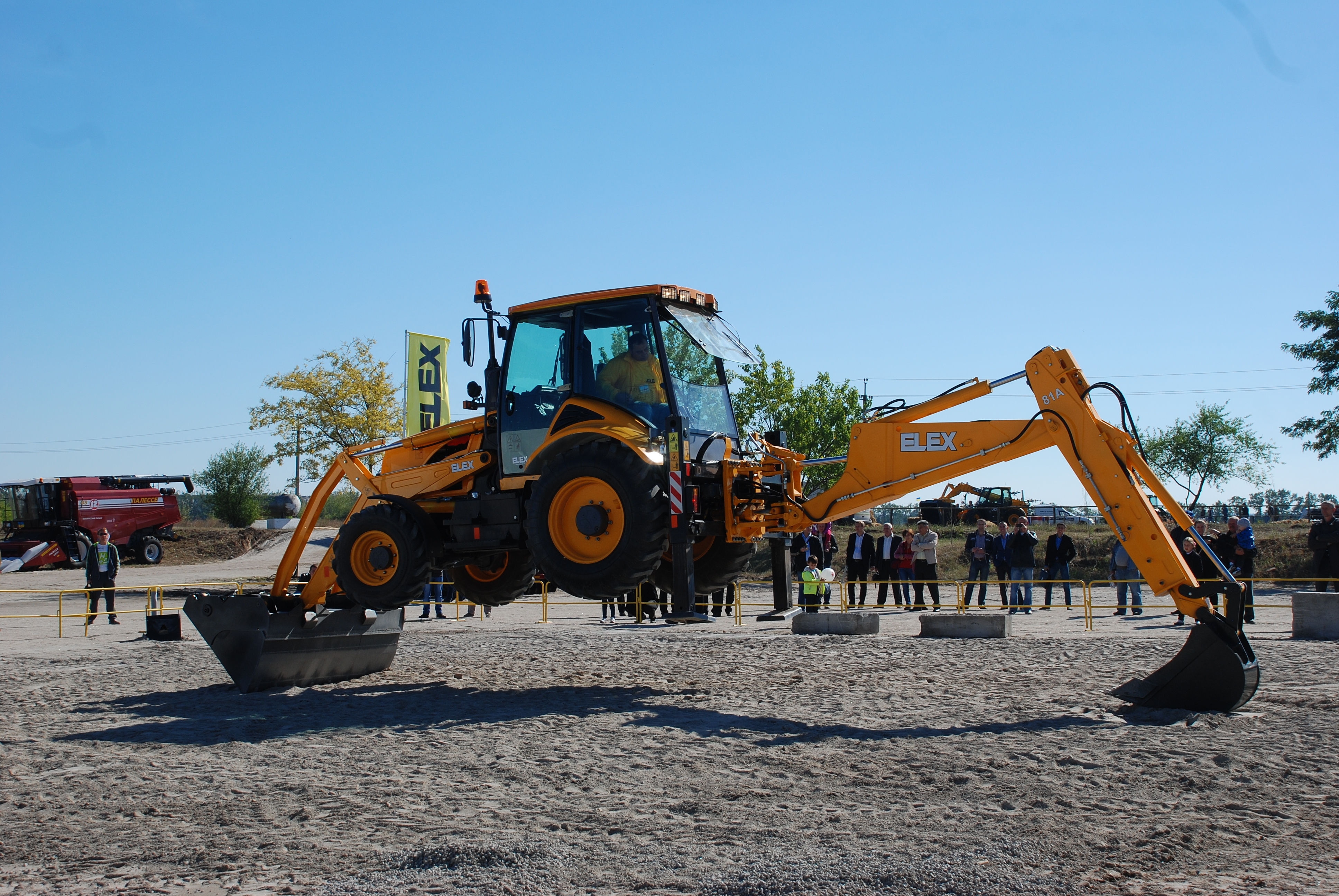  ELEX экскаватор-погрузчик Украины